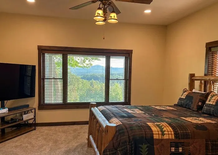 2 Remodeled 2br W Kitchen & Grill *