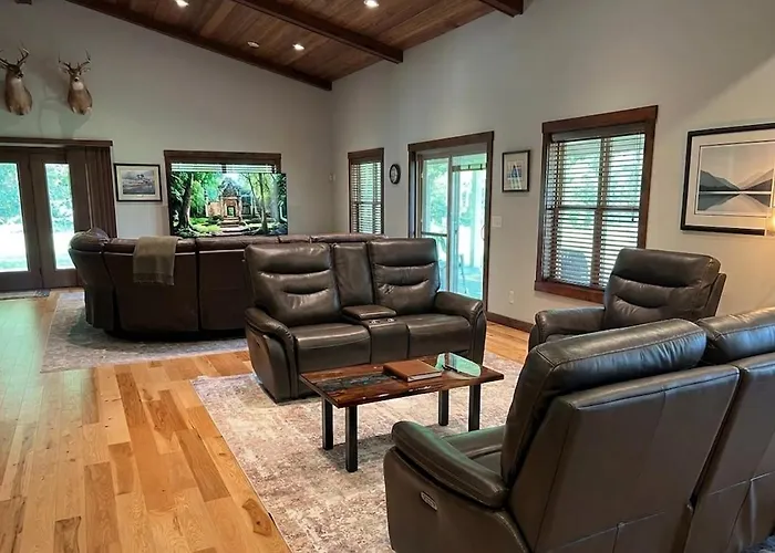 2 Remodeled 2br W Kitchen & Grill